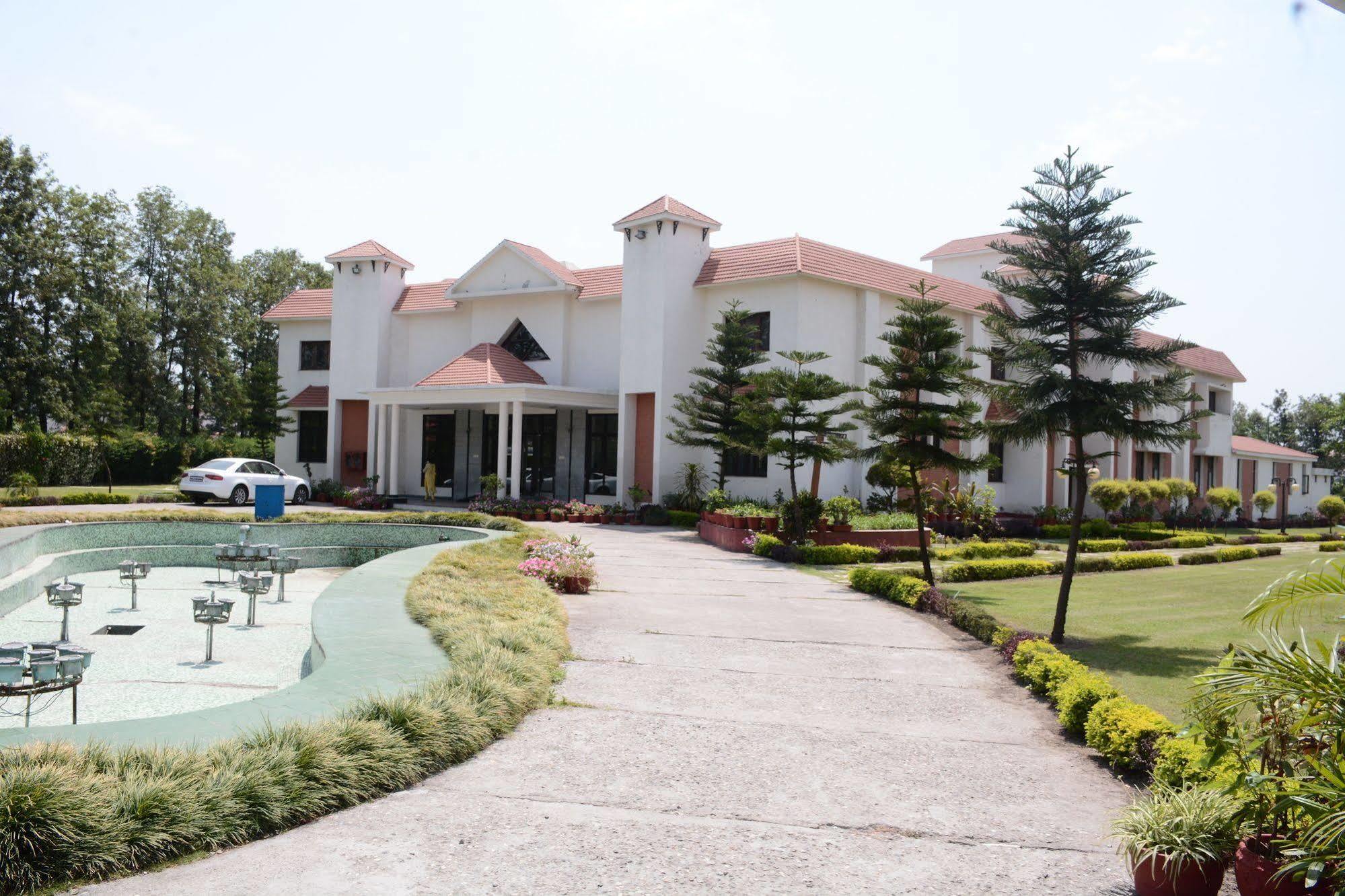 Готель Naturoville Ayurvedic And Yoga Retreat Рішикеш Екстер'єр фото
