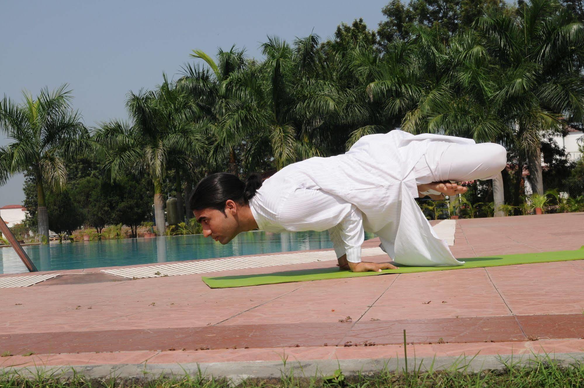 Готель Naturoville Ayurvedic And Yoga Retreat Рішикеш Екстер'єр фото